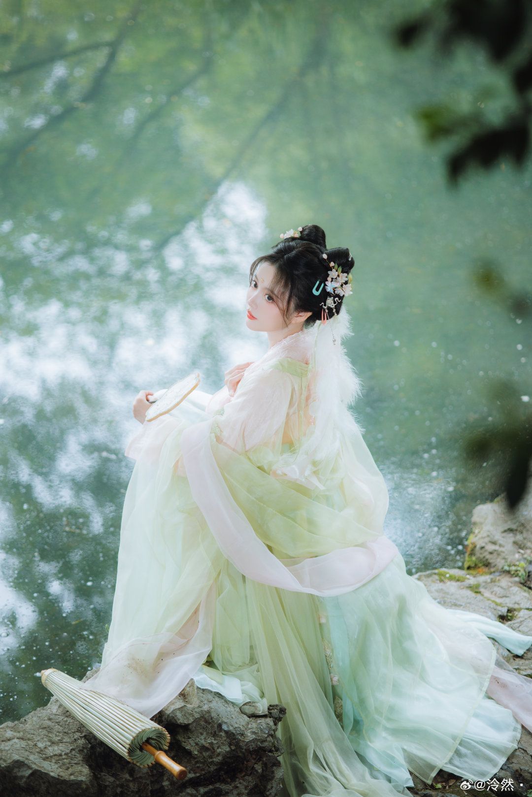 Traditional Hanfu Costumes with Integrated Hair Wigs:A Comprehensive Guide Traditional Hanfu Costumes with Integrated Hair Wigs:A Comprehensive Guide