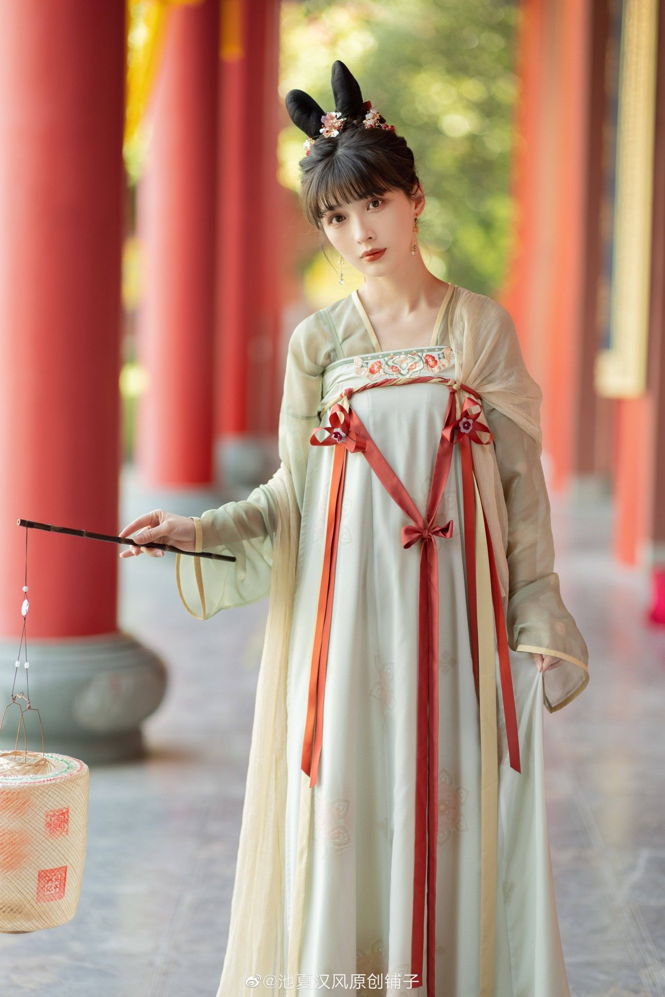 Traditional Chinese Style:Enhancing the Elegance of Ma-Mian Skirts with Exquisite Necklaces Traditional Chinese Style:Enhancing the Elegance of Ma-Mian Skirts with Exquisite Necklaces