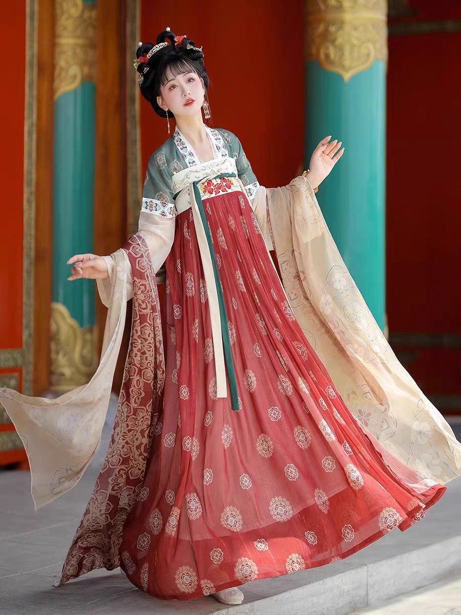 Little Girls in Traditional Hanfu Costumes:Embracing the Splendor of Chinese Heritage Little Girls in Traditional Hanfu Costumes:Embracing the Splendor of Chinese Heritage