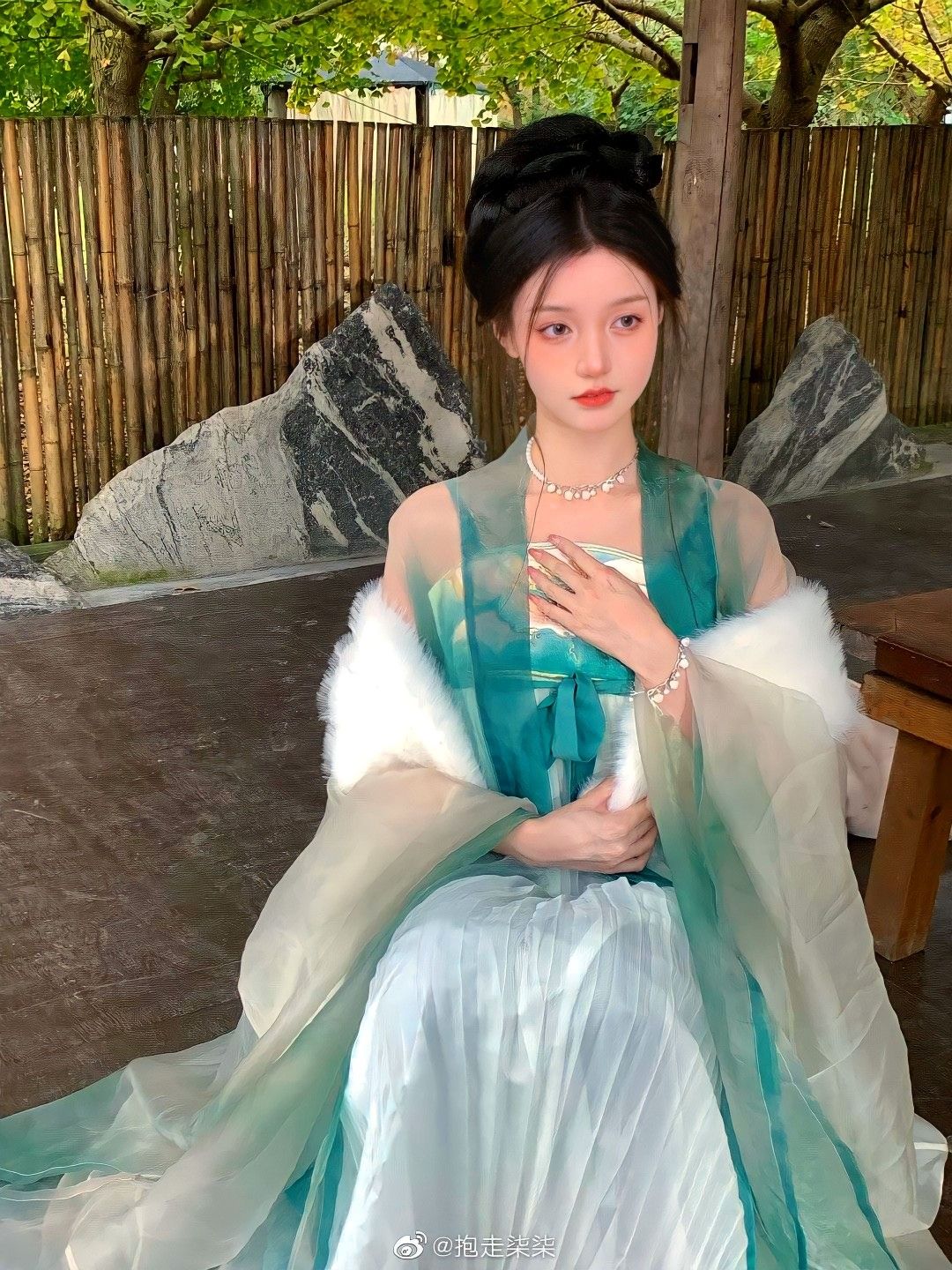 Embracing the New Chinese Style:The Evolution of Qipao as a Formal Attire in Modern Times Embracing the New Chinese Style:The Evolution of Qipao as a Formal Attire in Modern Times
