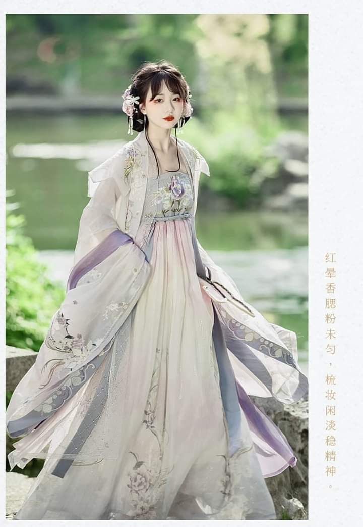 Embracing the New Chinese Elegance:The Art of Reimagining Qipao in Modern Times