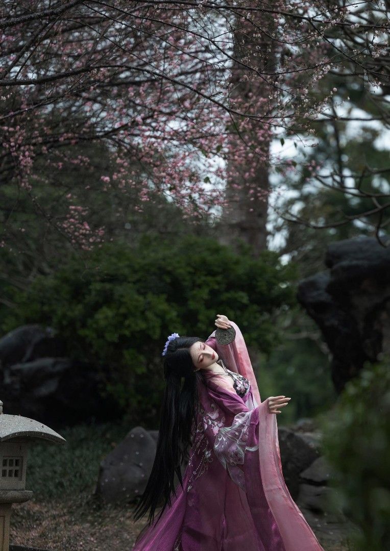 Reimagining the Cheongsam:An Update for Spring and Autumn Reimagining the Cheongsam:An Update for Spring and Autumn