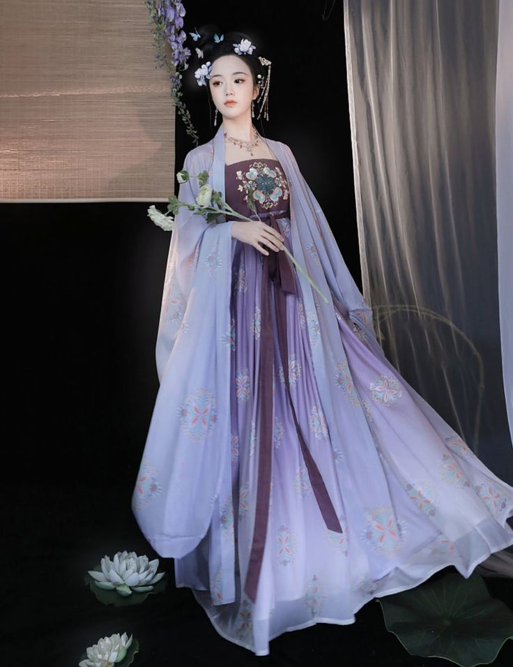 The Splendor of Ming-Style Hanfu in White The Splendor of Ming-Style Hanfu in White