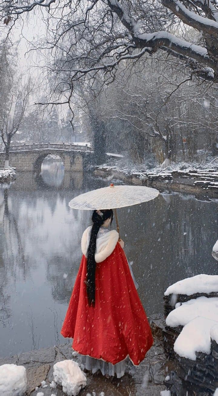 The 24-Hour Hanfu Fashion:Exploring Traditional Chinese Elegance Through Modern Lens The 24-Hour Hanfu Fashion:Exploring Traditional Chinese Elegance Through Modern Lens