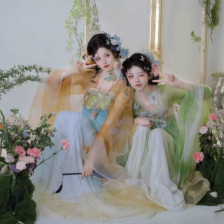 Autumn and Winter Style Qipao Shawls:A Blend of Tradition and Modernity Autumn and Winter Style Qipao Shawls:A Blend of Tradition and Modernity