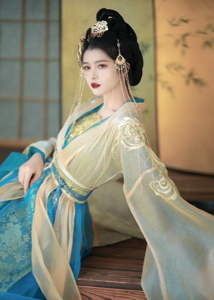 Knitted Cardigan and Cheongsam:A Fashionable Fusion Knitted Cardigan and Cheongsam:A Fashionable Fusion