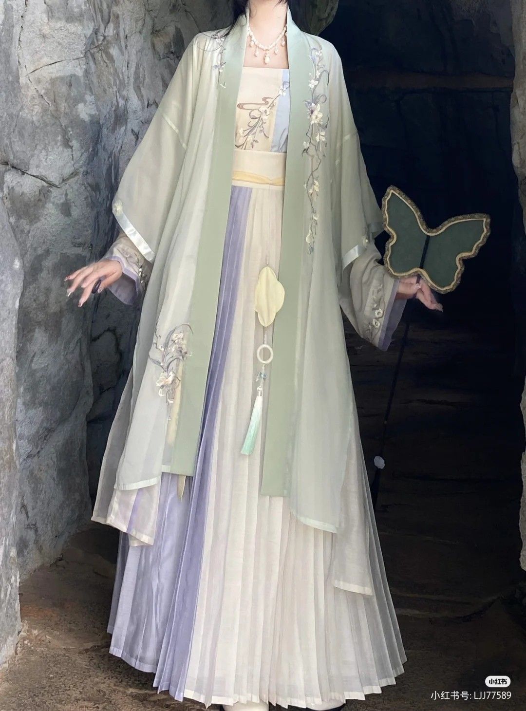 Summer Elegance of the Hanfu Fashionistas Summer Elegance of the Hanfu Fashionistas