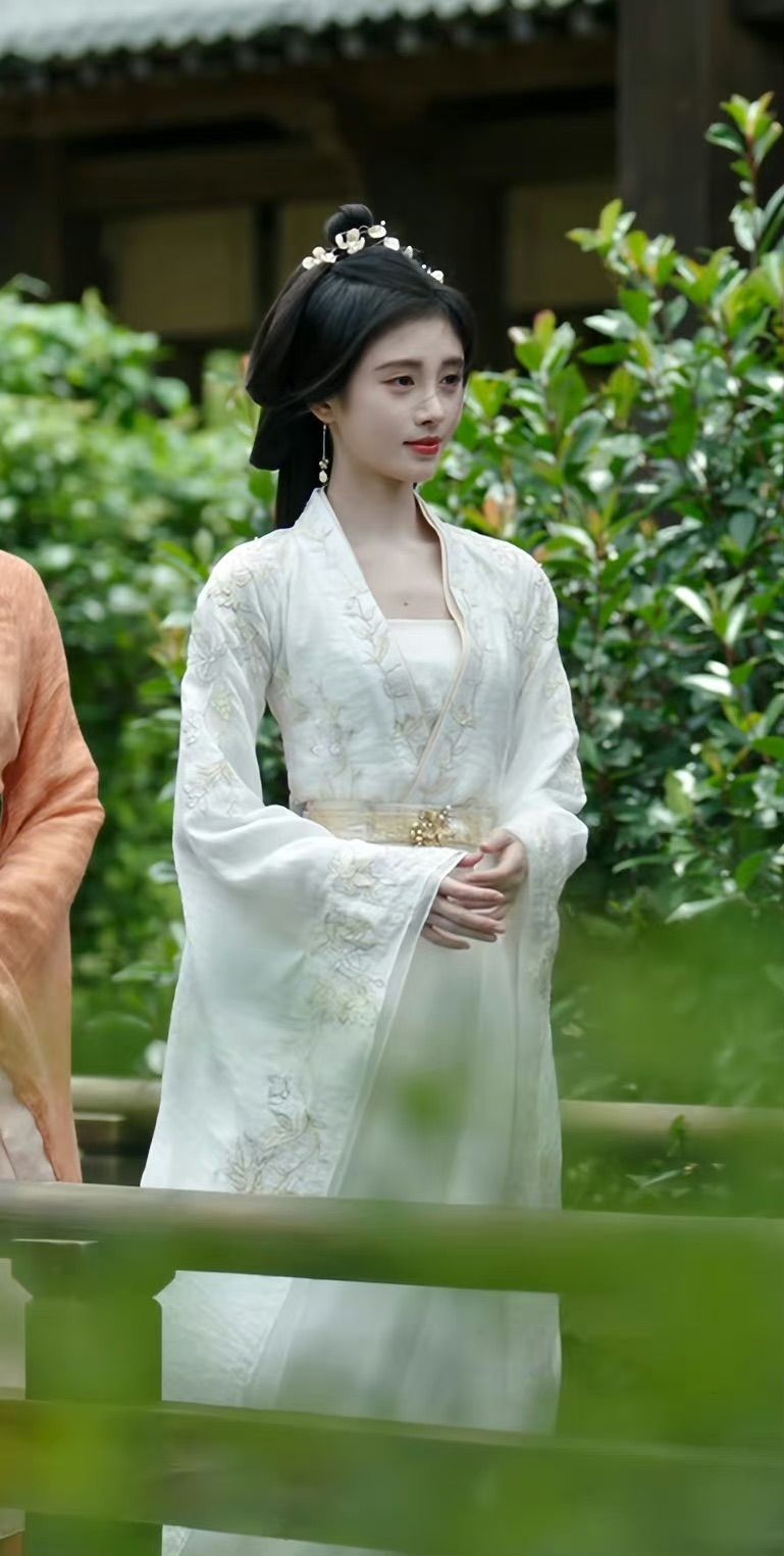 Traditional Charm with Modern Touch:Womens Tangzhuang Fashion for Autumn-Winter Traditional Charm with Modern Touch:Womens Tangzhuang Fashion for Autumn-Winter
