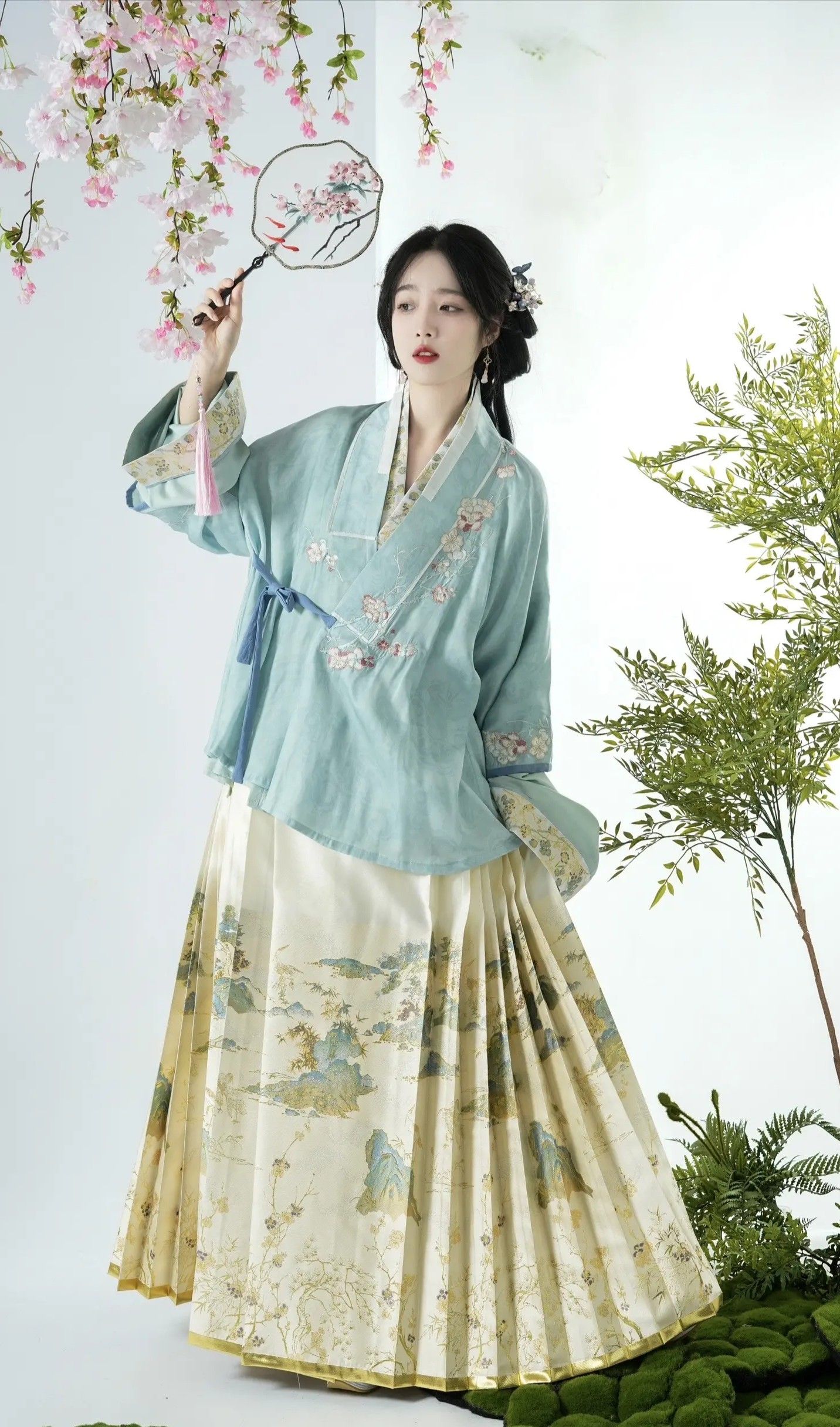 Mini-Sized Splendor:The Charm of Short Qipao Cheongsam Mini-Sized Splendor:The Charm of Short Qipao Cheongsam