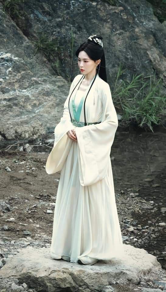 The Era of Tranquil Bliss:Song Dynasty Hanfu and the Revival of Simple Joy The Era of Tranquil Bliss:Song Dynasty Hanfu and the Revival of Simple Joy