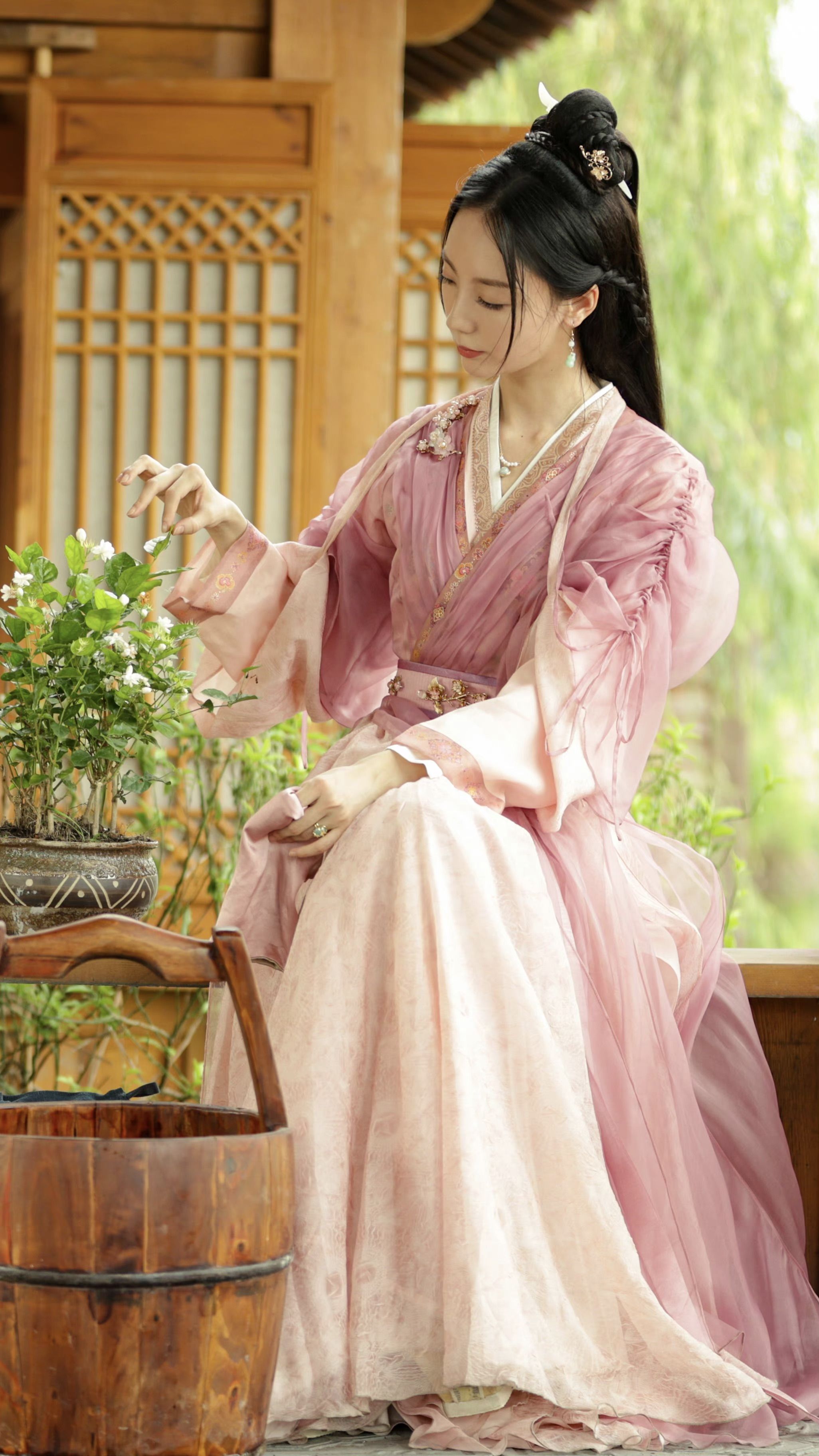Traditional Tang-Style Chinese Womens Loose Clothing:A Blend of Comfort and Cultural Elegance Traditional Tang-Style Chinese Womens Loose Clothing:A Blend of Comfort and Cultural Elegance
