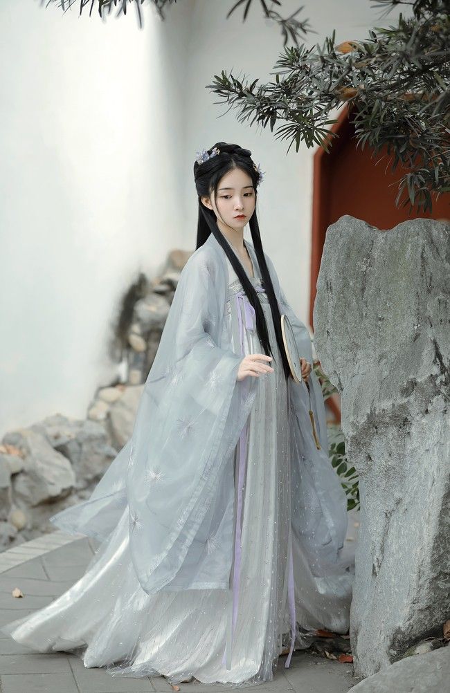The Zodiac of Crab Exploring the Fusion of Hanfu Fashion and Cancerian Traits The Zodiac of Crab Exploring the Fusion of Hanfu Fashion and Cancerian Traits
