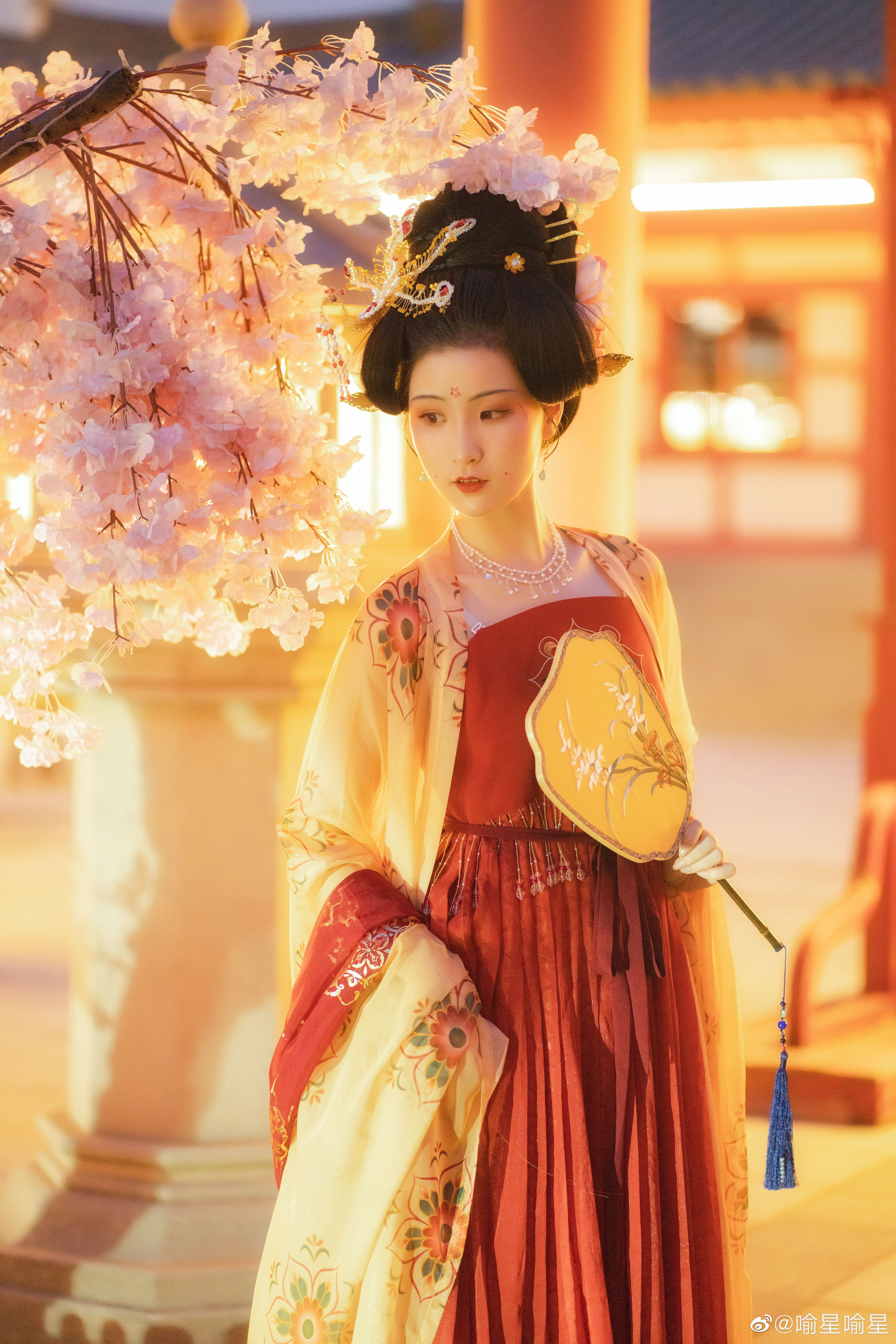 The Equestrian Charm of Ma Mian Skirt with Pendant Chains The Equestrian Charm of Ma Mian Skirt with Pendant Chains