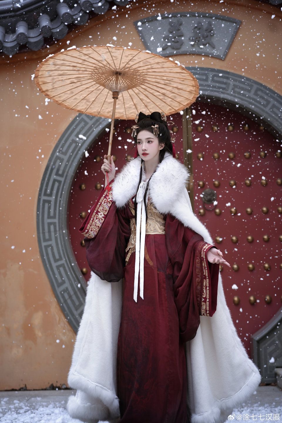 Tall and Elegant:The Ethereal Beauty of Gown-Style Cheongsam