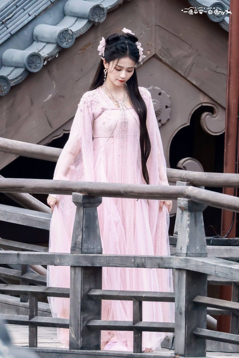 The Rise of Hanfu Fashion:Exploring the Luo Luo Style from The Legend of Ravaging Heaven The Rise of Hanfu Fashion:Exploring the Luo Luo Style from The Legend of Ravaging Heaven
