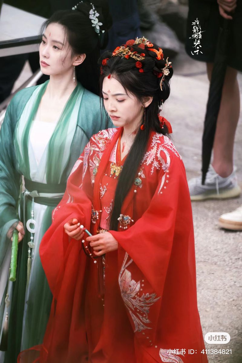 The Splendor of Hanfu in Western Jin Dynasty The Splendor of Hanfu in Western Jin Dynasty