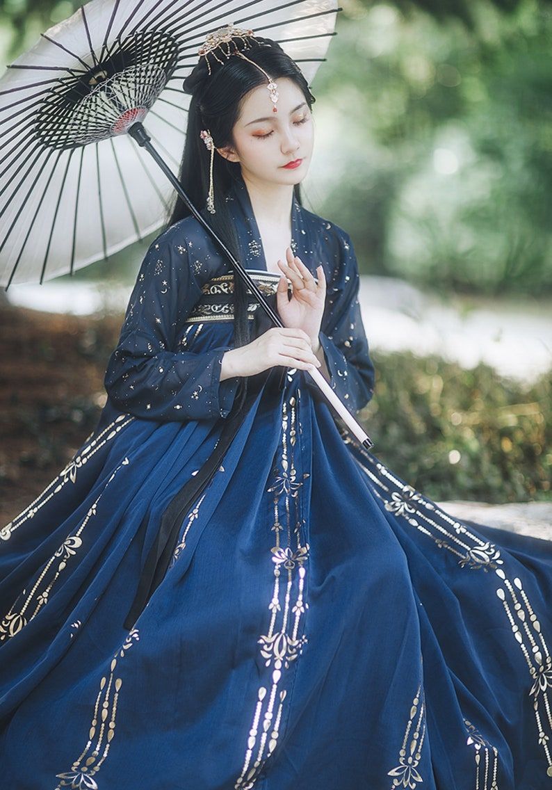 Divine Maiden in Hanfu:Embracing the Chinese Cultural Ethereal Beauty Divine Maiden in Hanfu:Embracing the Chinese Cultural Ethereal Beauty