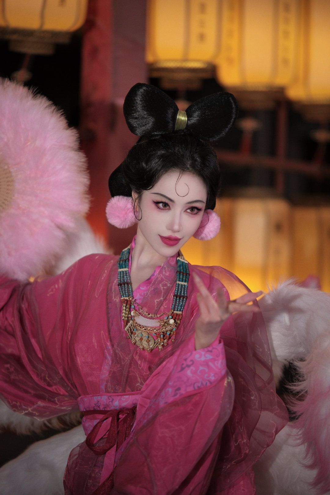 Blooming on the Other Side:The Ancient Charm of Hanfu Fashion in the Light of Flower Names Blooming on the Other Side:The Ancient Charm of Hanfu Fashion in the Light of Flower Names