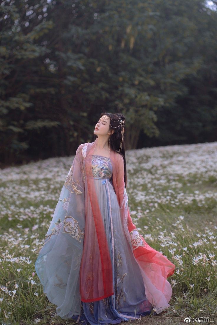 Miss Si Tengs Cheongsam:The Splendor of the Republic of China Era Miss Si Tengs Cheongsam:The Splendor of the Republic of China Era
