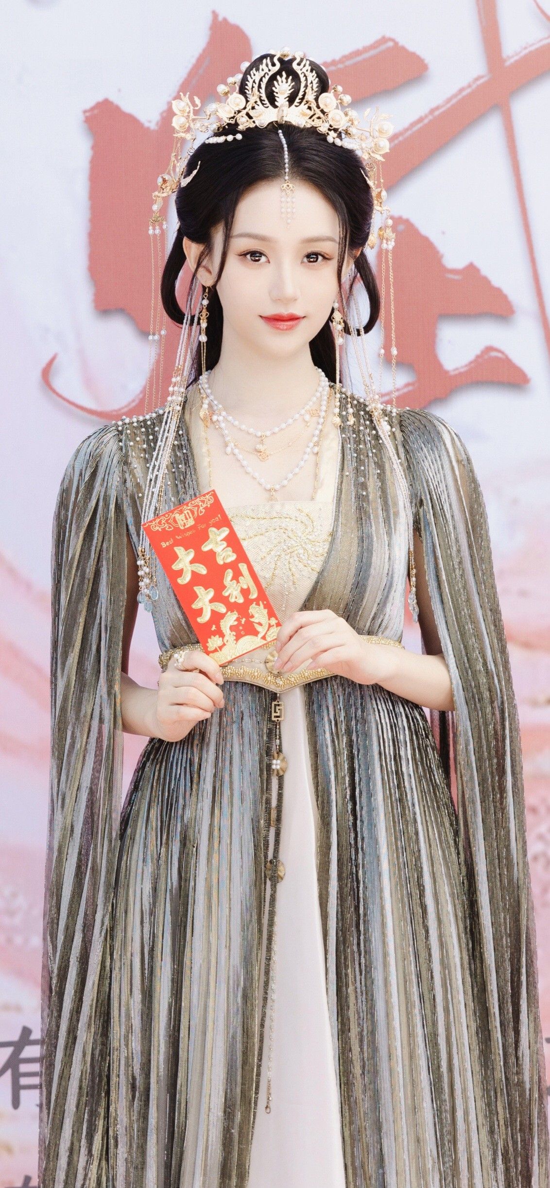 Commuting in Daily Life:The Cold,Elegant Charm of Hanfu Fashion Commuting in Daily Life:The Cold,Elegant Charm of Hanfu Fashion