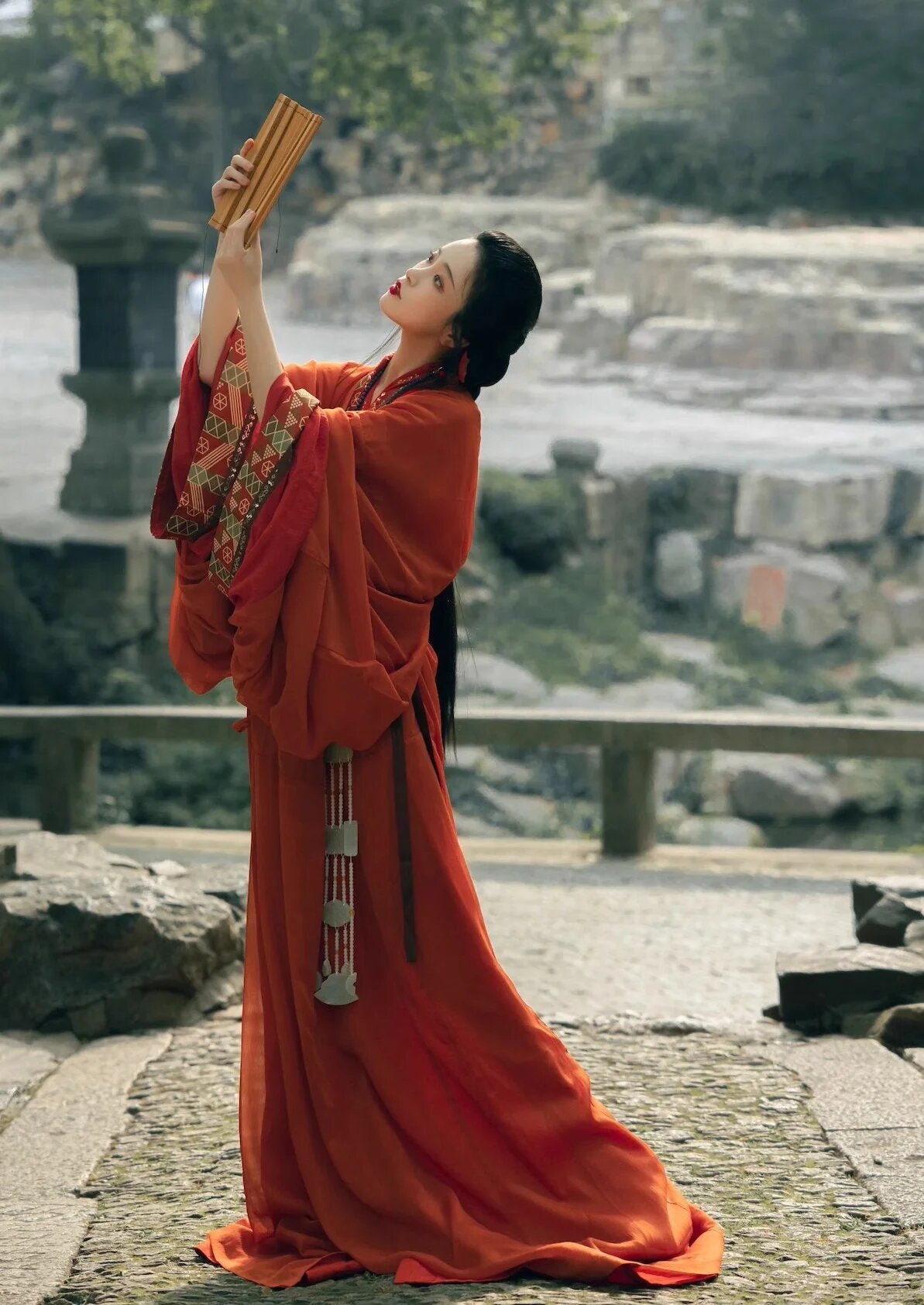 The Rise of the Hairband Ma-Mian Skirt:A Blend of Traditional Elegance and Modern Charm