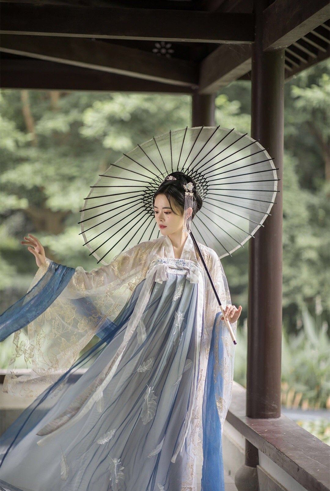 Reinventing Cheongsam with a Silk Satin Makeover Reinventing Cheongsam with a Silk Satin Makeover