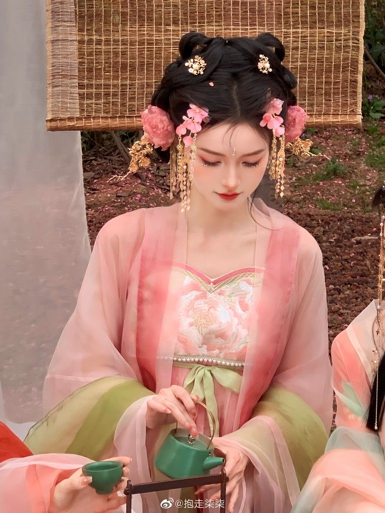A Dawn Robe of Pink Cheongsam:Embracing Traditional Elegance A Dawn Robe of Pink Cheongsam:Embracing Traditional Elegance