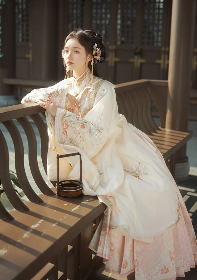 Unbelievably Affordable Hanfu Fashion:An Insight into the World of Inexpensive Traditional Elegance Unbelievably Affordable Hanfu Fashion:An Insight into the World of Inexpensive Traditional Elegance