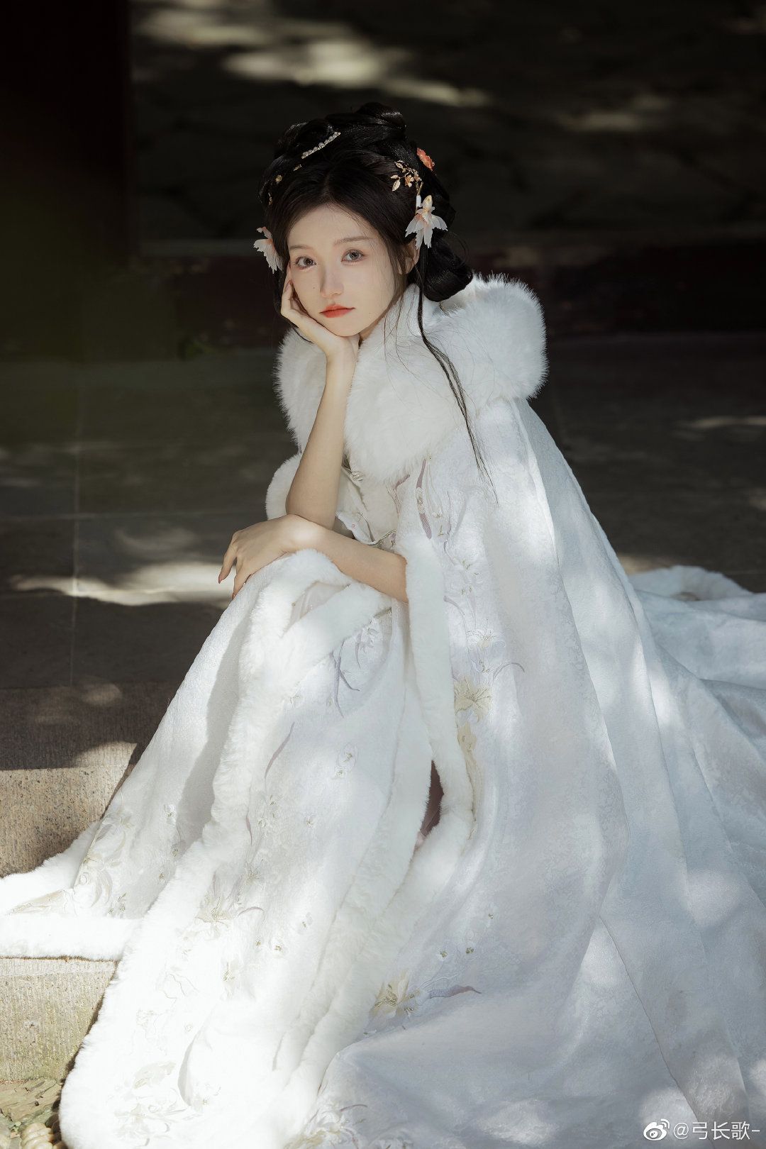 The Splendor of Traditional Chinese Hanfu Wedding