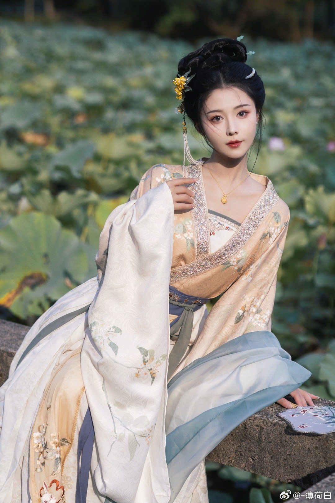 The Splendor of Hanfu:A Cloud of Blue Yueluo Back Cloud The Splendor of Hanfu:A Cloud of Blue Yueluo Back Cloud