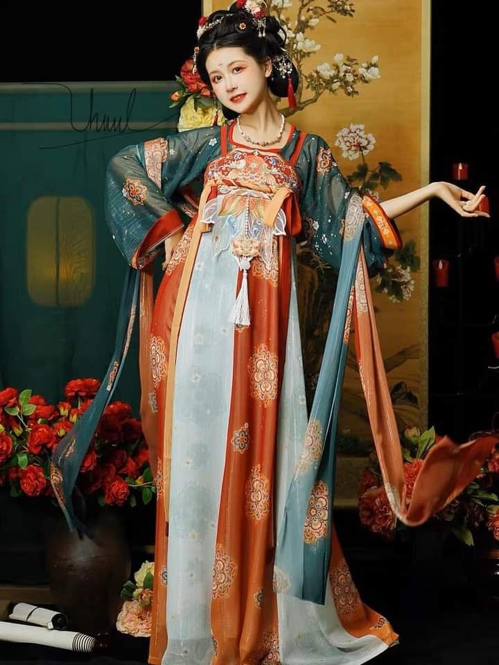 The Charm of Cheongsam and Pearl-Adorned Outerwear The Charm of Cheongsam and Pearl-Adorned Outerwear