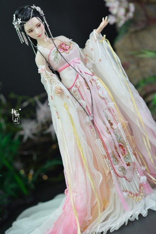 The Evolution of Cheongsam Design:Incorporating the Symbolism of the Seahorse