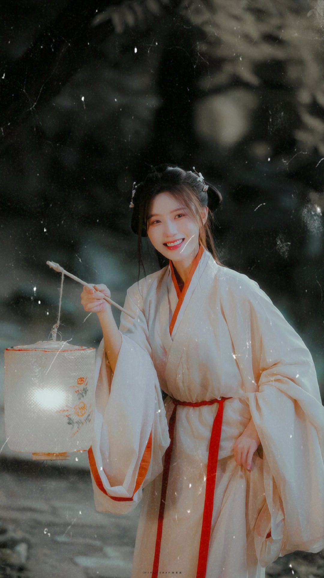 Tang-Style Hanfu and the Martial Splendor of the Wu Zhou Dynasty Tang-Style Hanfu and the Martial Splendor of the Wu Zhou Dynasty