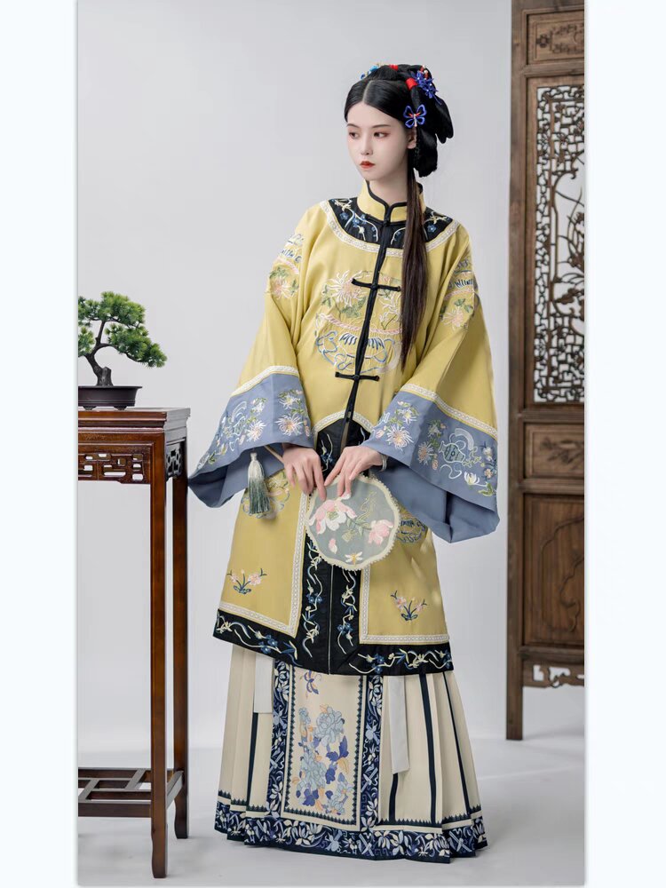 Exploring the Slimming Effect of Authentic Ming-Style Hanfu Costumes