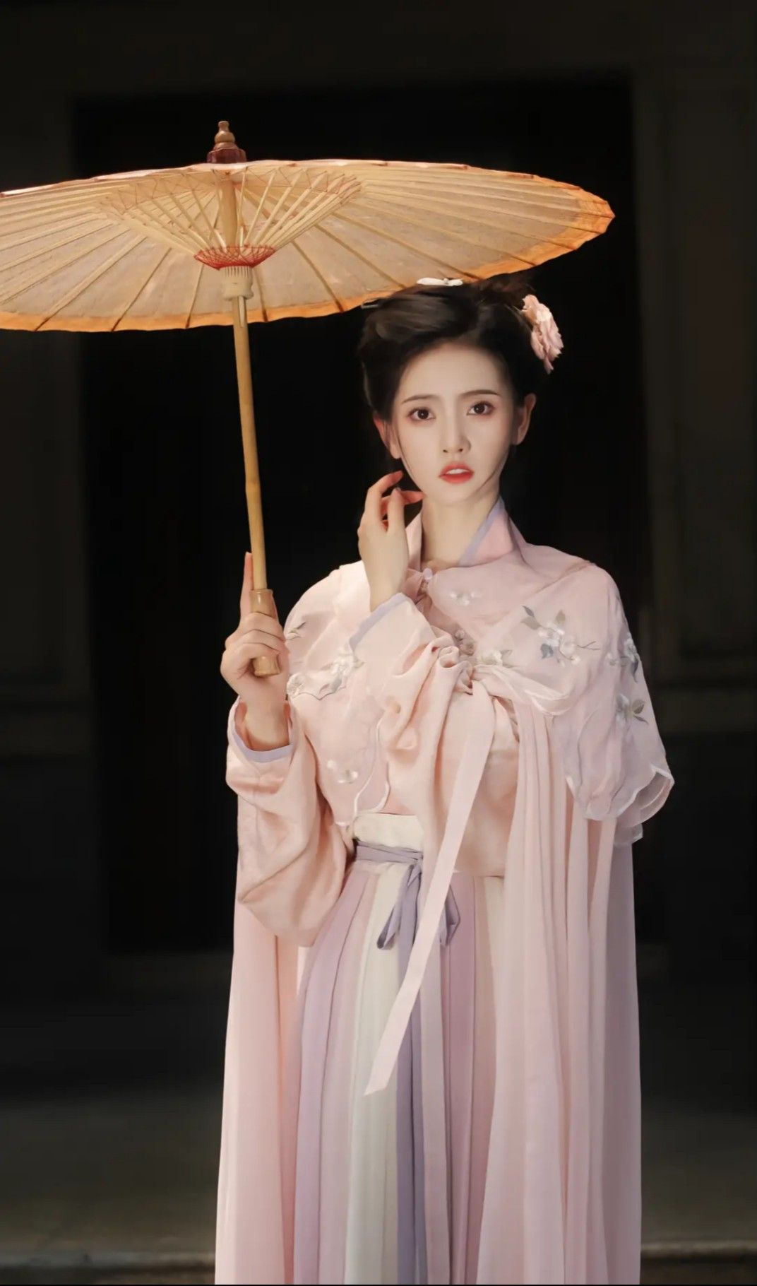 The Splendid Art of Hair Ornaments in Traditional Hanfu and Hair Bands The Splendid Art of Hair Ornaments in Traditional Hanfu and Hair Bands