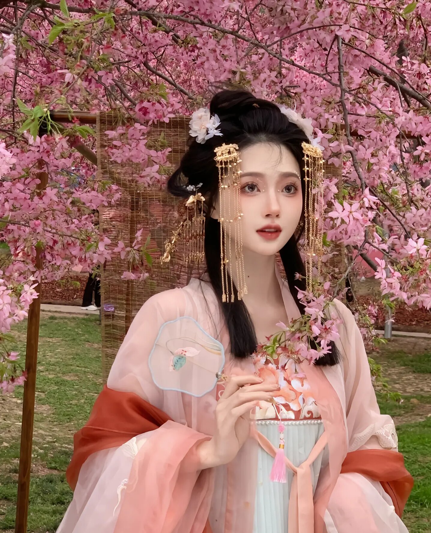 Long-Style Cheongsam for Little Girls:A Traditional Elegance Long-Style Cheongsam for Little Girls:A Traditional Elegance