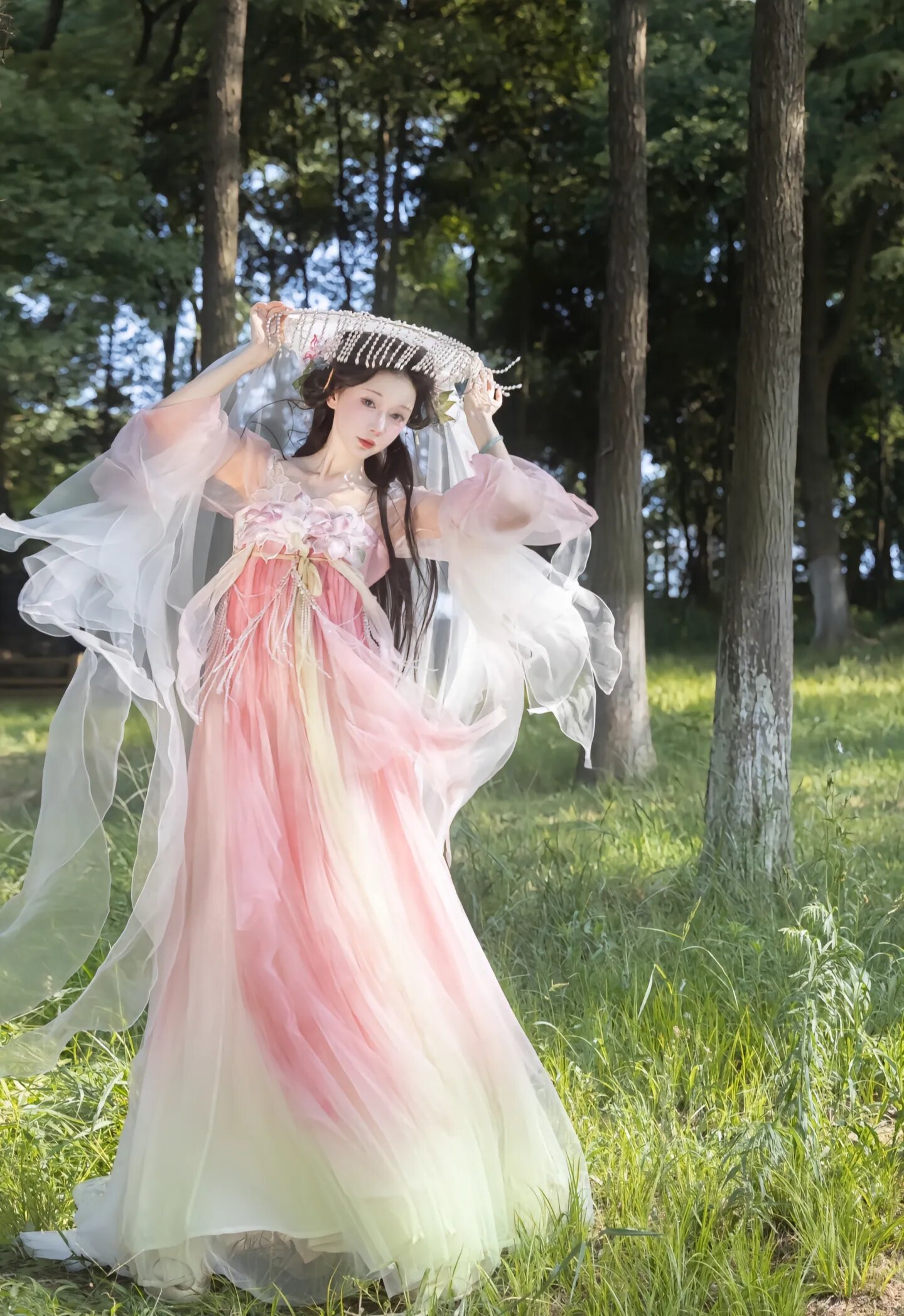 Neo-Classical Elegance:The Mien-Style Salute Suit with Horse-Tail Skirt Ensemble