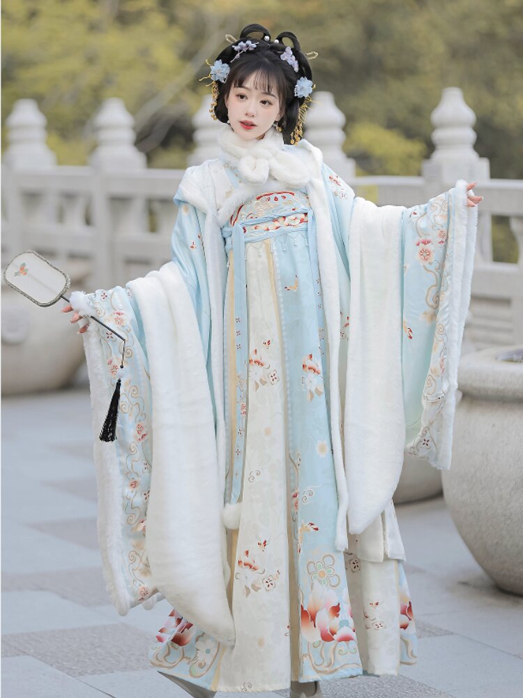 Youthful Elegance in Dark Cheongsam:A Modern Fashion Statement Youthful Elegance in Dark Cheongsam:A Modern Fashion Statement