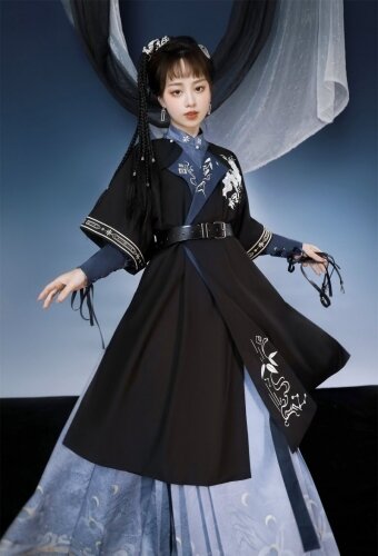Embracing the Classic Elegance of Chinese Cheongsam in Modern Fashion Embracing the Classic Elegance of Chinese Cheongsam in Modern Fashion