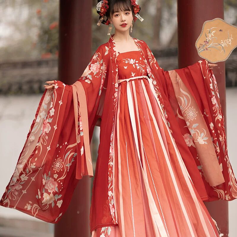 New Year in Ancient Style:The Journey of a Hanfu Student New Year in Ancient Style:The Journey of a Hanfu Student