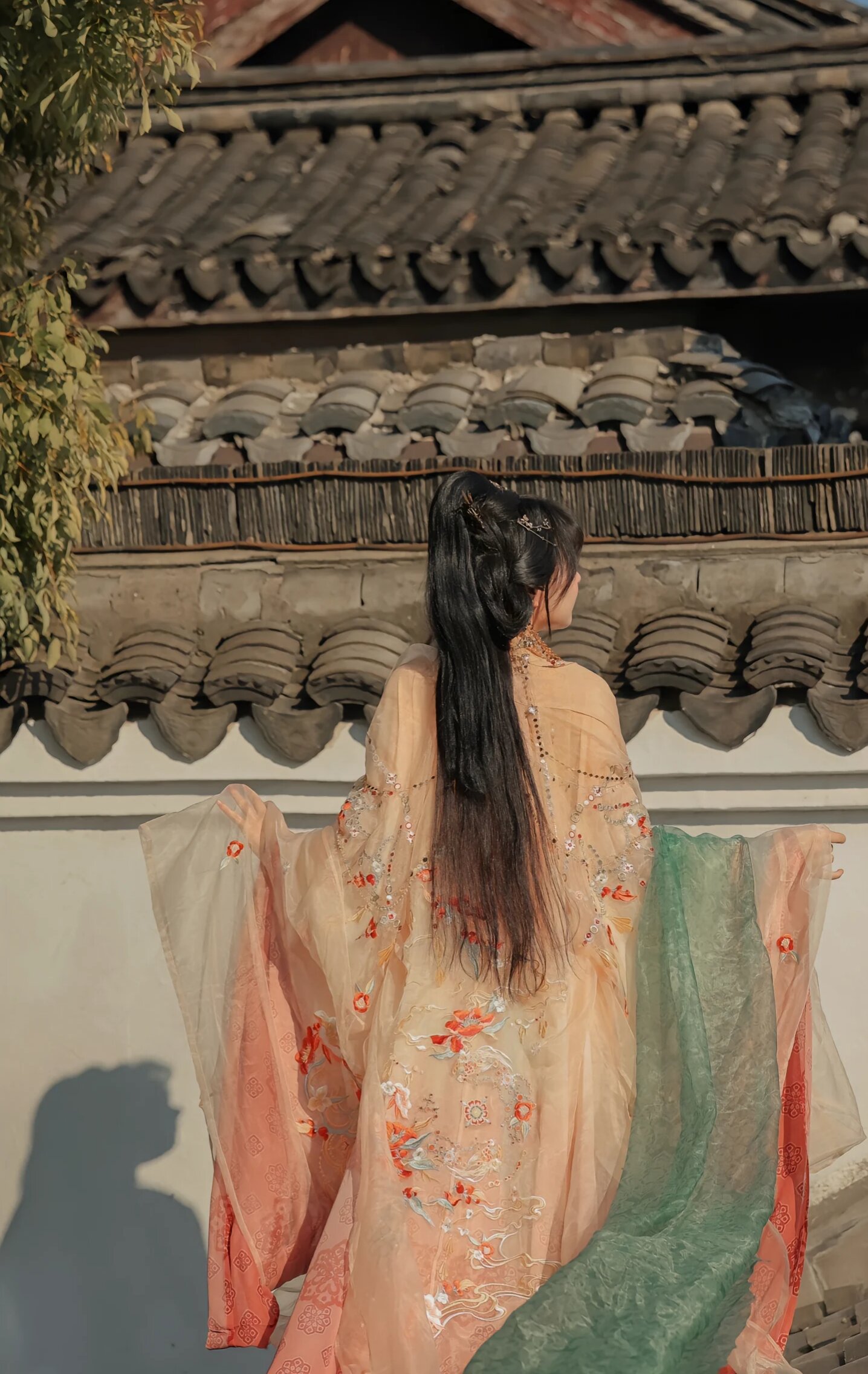 Embracing Modernity in a Cheongsam Evolution:The Joyful Beauty of the Qipao Revamp Embracing Modernity in a Cheongsam Evolution:The Joyful Beauty of the Qipao Revamp
