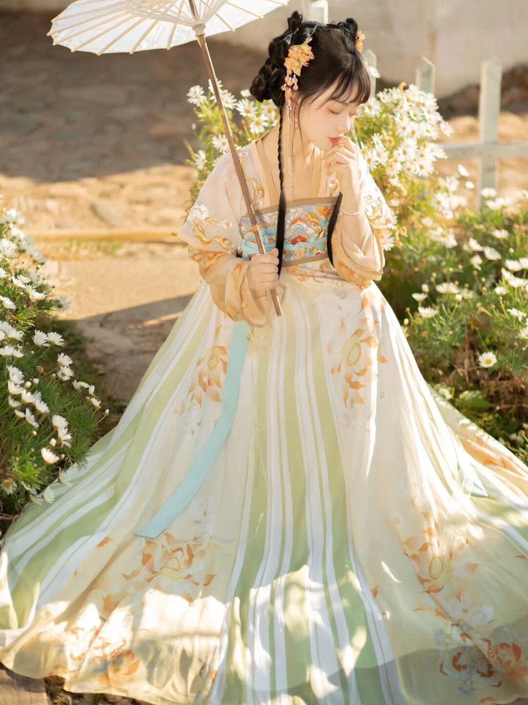 The Enchantment of a Long Pearl Necklace with a Cheongsam:A Cultural Fusion of Elegance The Enchantment of a Long Pearl Necklace with a Cheongsam:A Cultural Fusion of Elegance
