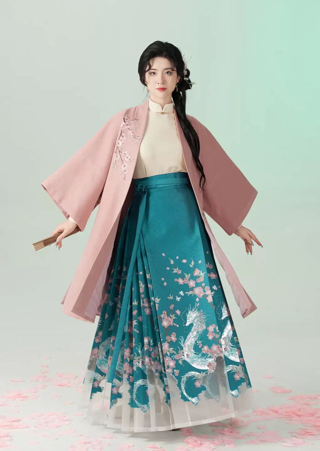 The Elegance of a Long-Shirted Woman in Traditional Hanfu Fashion The Elegance of a Long-Shirted Woman in Traditional Hanfu Fashion
