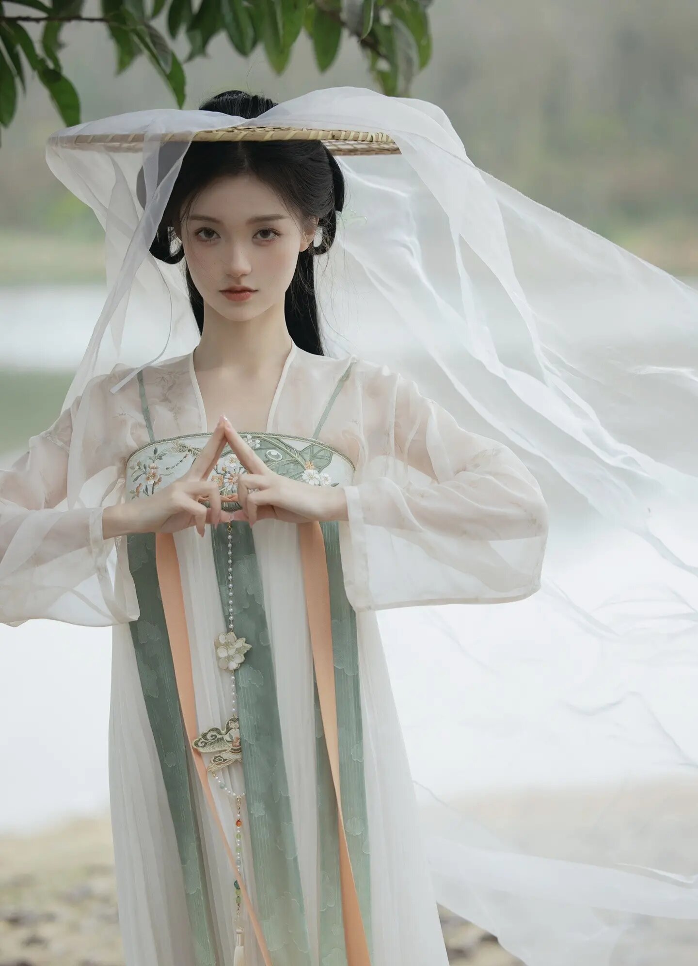 The Evolution of War Robes into Traditional Hanfu Costumes The Evolution of War Robes into Traditional Hanfu Costumes