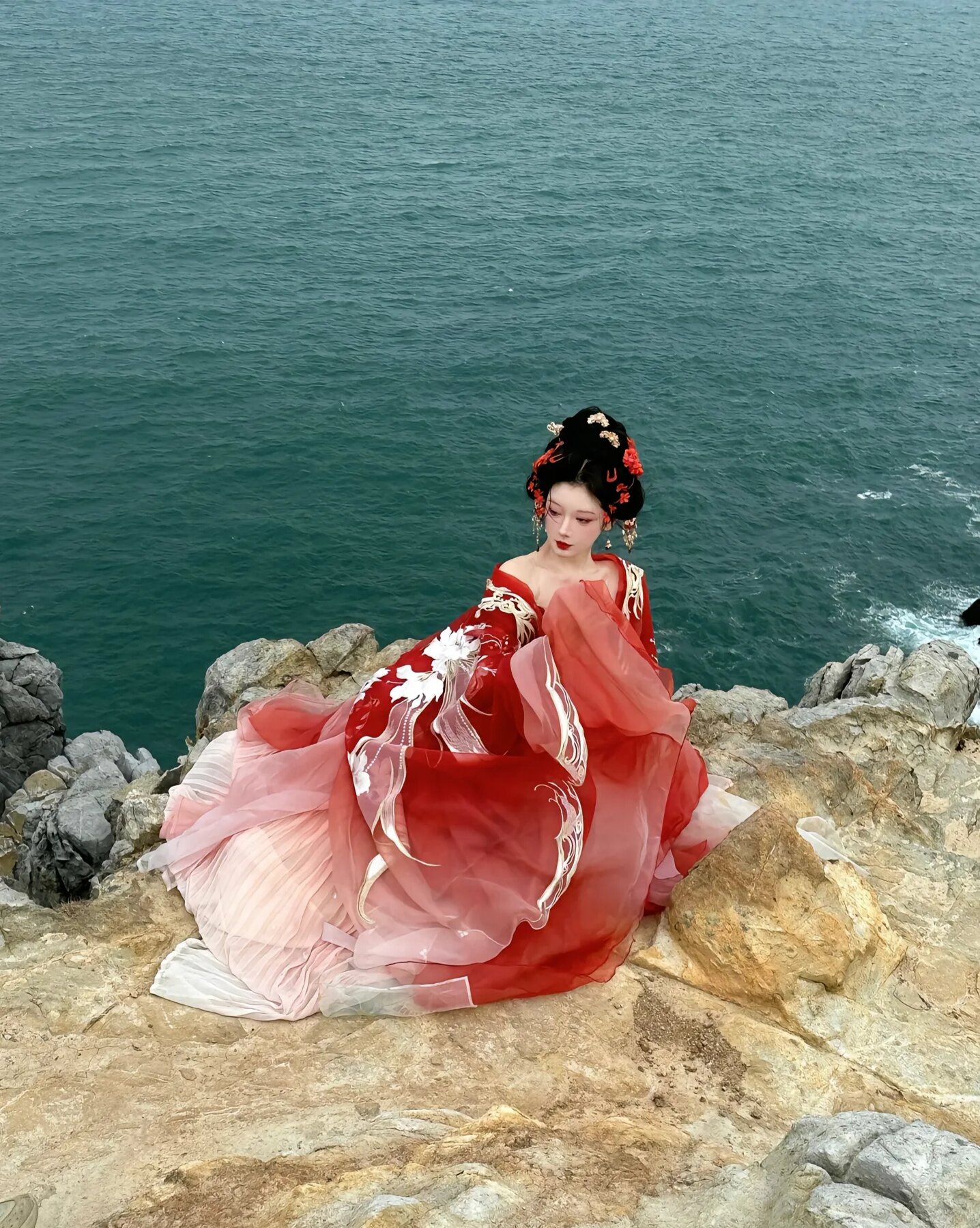 Little Girl in Traditional Hanfu Shoes:A Journey into the World of Ancient Elegance Little Girl in Traditional Hanfu Shoes:A Journey into the World of Ancient Elegance