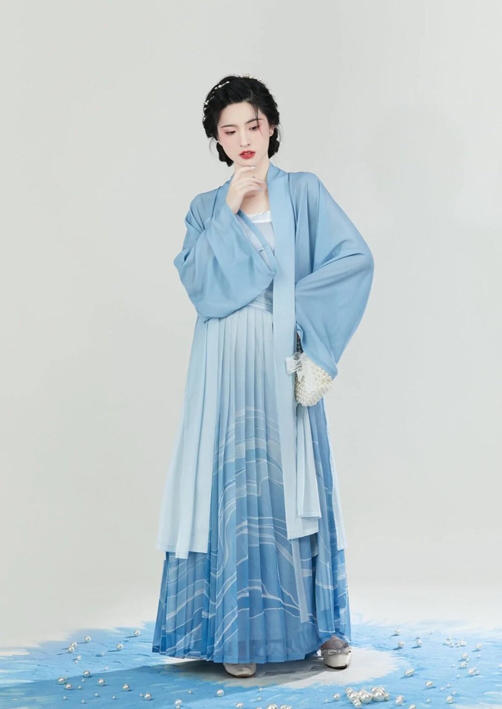 The Rise of Hanfu Style Phone Bags:Embracing Traditional Elegance in Modern Times