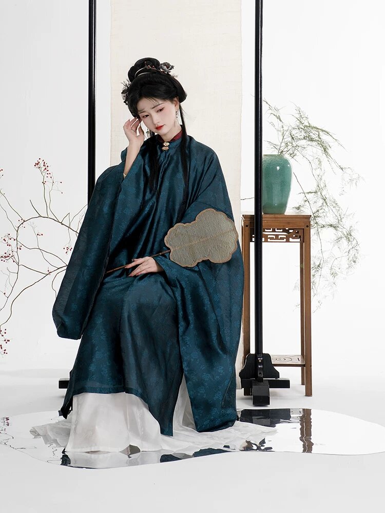 Ink Artistry in Modern Qipao:Exploring the Evolution of New Sino-Style Cheongsam Ink Artistry in Modern Qipao:Exploring the Evolution of New Sino-Style Cheongsam