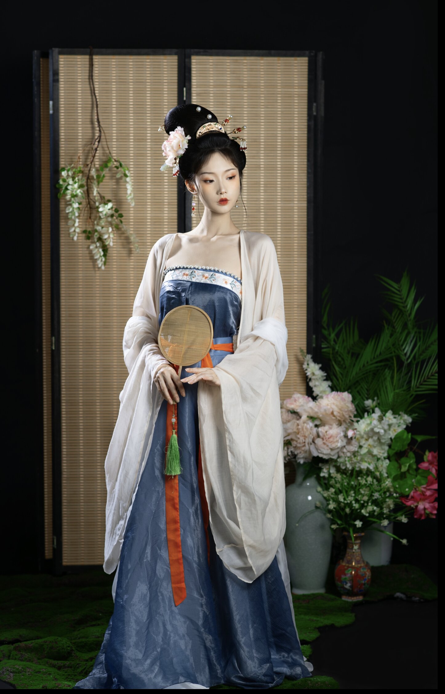 Miss Si Tengs Cheongsam:The Splendor of Traditional Chinese Clothing in the Republic of China Era Miss Si Tengs Cheongsam:The Splendor of Traditional Chinese Clothing in the Republic of China Era