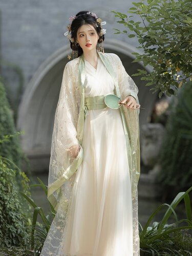 The Little Girl in Traditional Ming-Style Hanfu:A Journey into Chinese Cultural Heritage The Little Girl in Traditional Ming-Style Hanfu:A Journey into Chinese Cultural Heritage