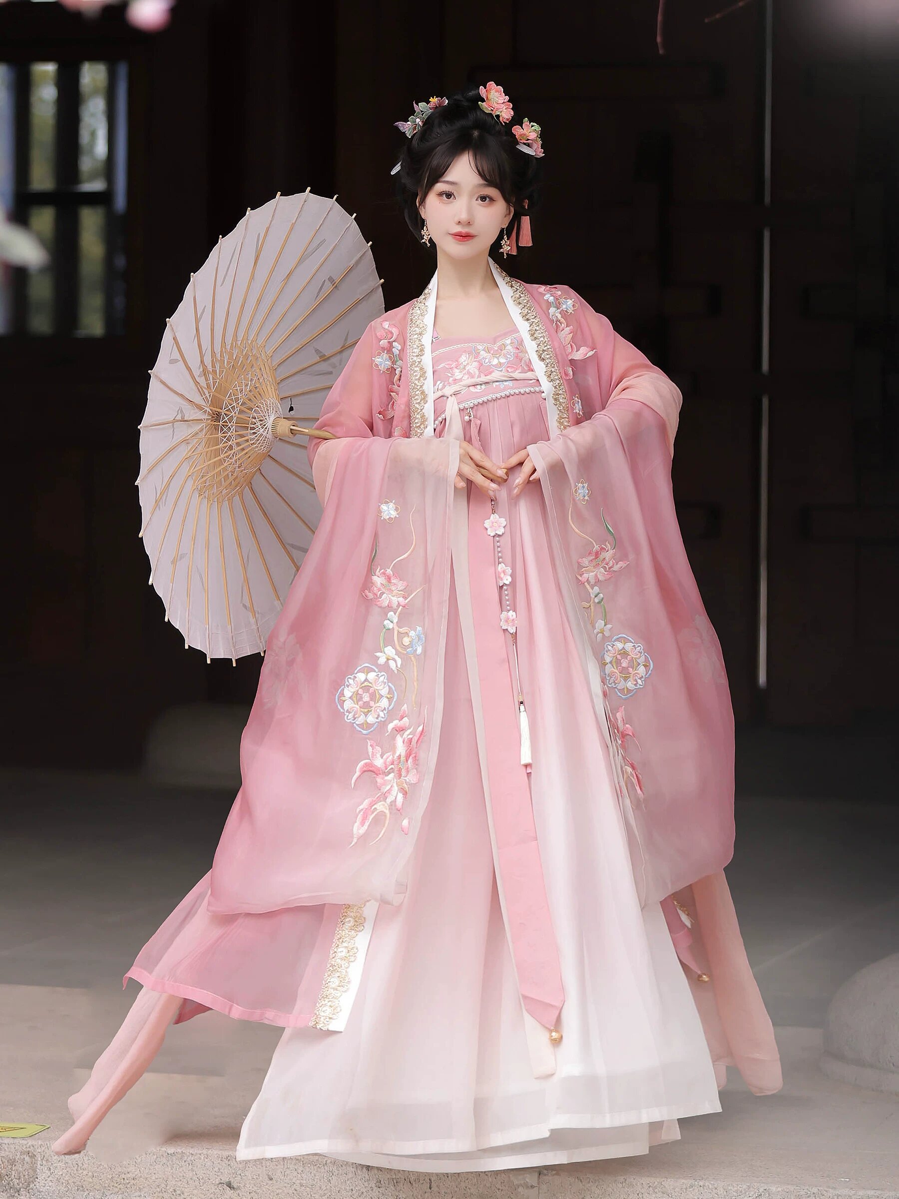 Reinventing Traditional Elegance:The Journey of Hanfu Dress-Up Dolls Reinventing Traditional Elegance:The Journey of Hanfu Dress-Up Dolls